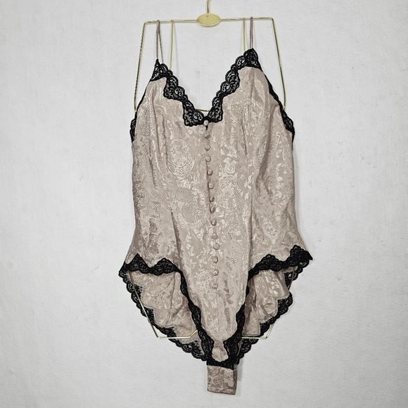 Victoria’s Secret Vintage Gold Label Satin Cream Bodysuit Nightie Large - Picture 13 of 13